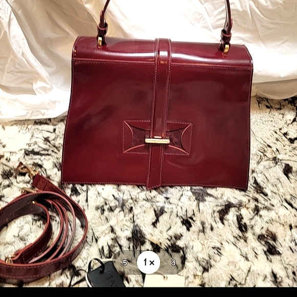 Elegant Iacucci Burgundy Handbag - Picture 1 of 16